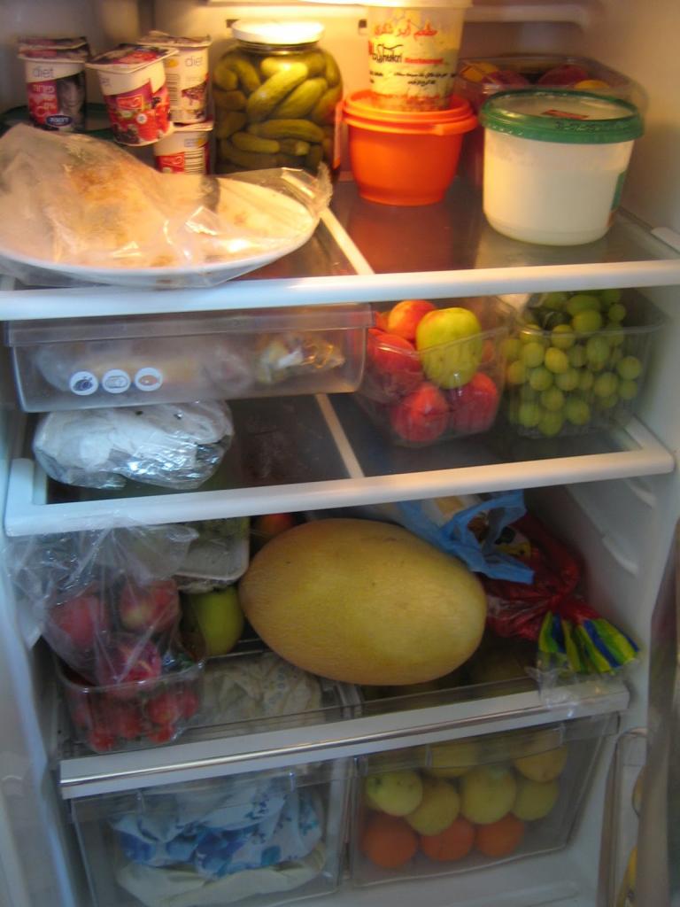 Причины запаха в холодильнике