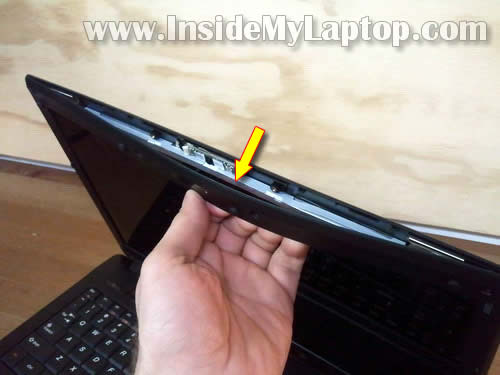 Как разобрать ноутбук Lenovo G560 для замены дисплея (5)