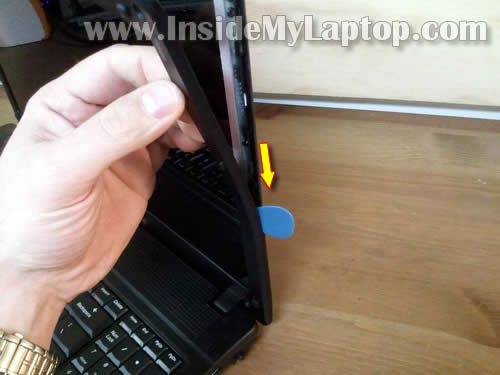 Как разобрать ноутбук Lenovo G560 для замены дисплея (6)