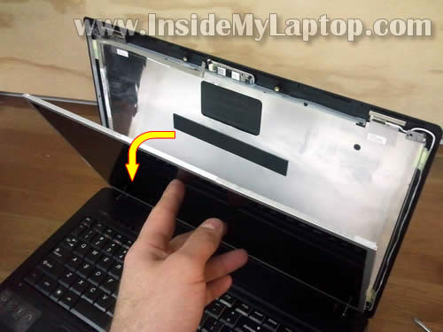 Как разобрать ноутбук Lenovo G560 для замены дисплея (9)