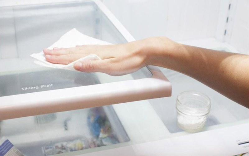 Как избавиться от запаха в морозильной камере
